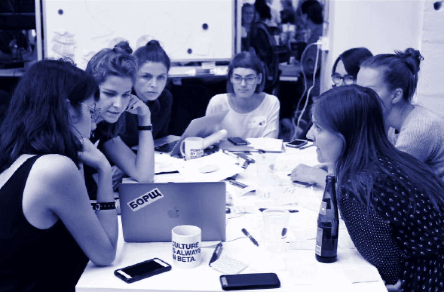 Team arbeitet an einem N3xtcoder-Hackathon